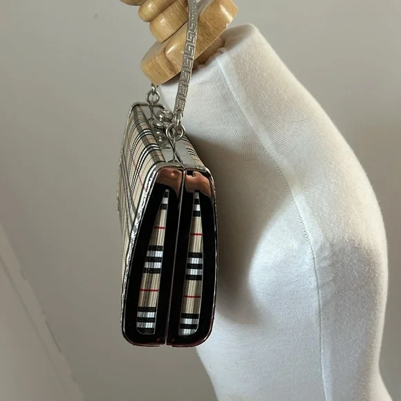 Fashion Plaid Vinyl/Silver Tone Metal Purse - Picture 3 of 10